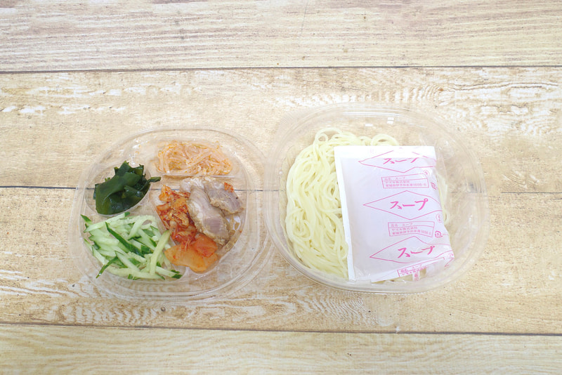 「牛スープの旨み盛岡風冷麺」は、麺と具を分けて収納している上に、あとからスープを投入するスタイルを採用しているので食事前に麺が伸びる心配ナシ!