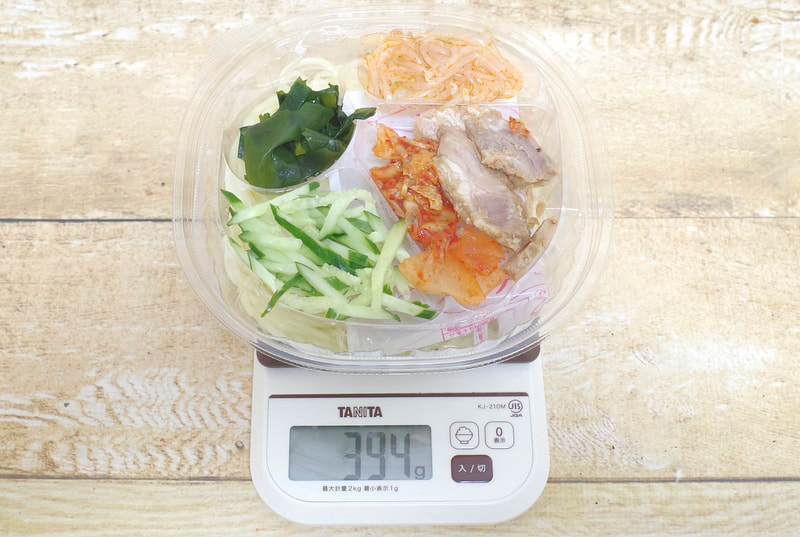 容器込みの「牛スープの旨み盛岡風冷麺」の総重量は394g