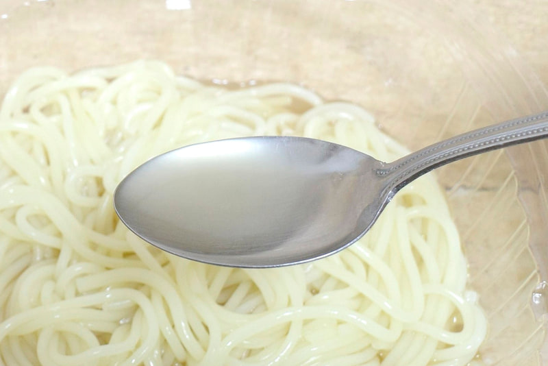 牛スープは旨味はもちろんのこと、味を整える塩気、酸味も効いて美味!