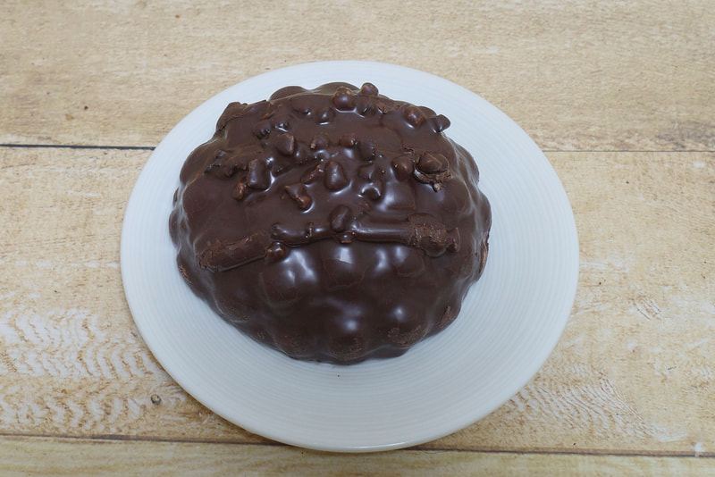 「ブラックサンダーメロンパン」は、思いのほか「ブラックサンダー」感が高いビジュアルに感動!