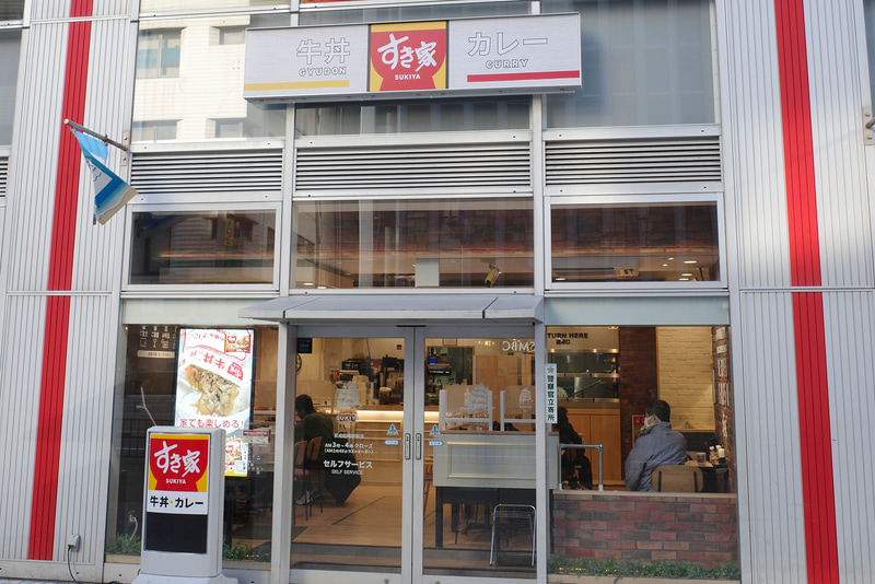 お店入口では特に新メニューのアピールは無し!