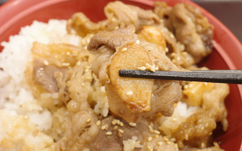 素揚げしたにんにくは牛カルビとペアにするのがベスト!