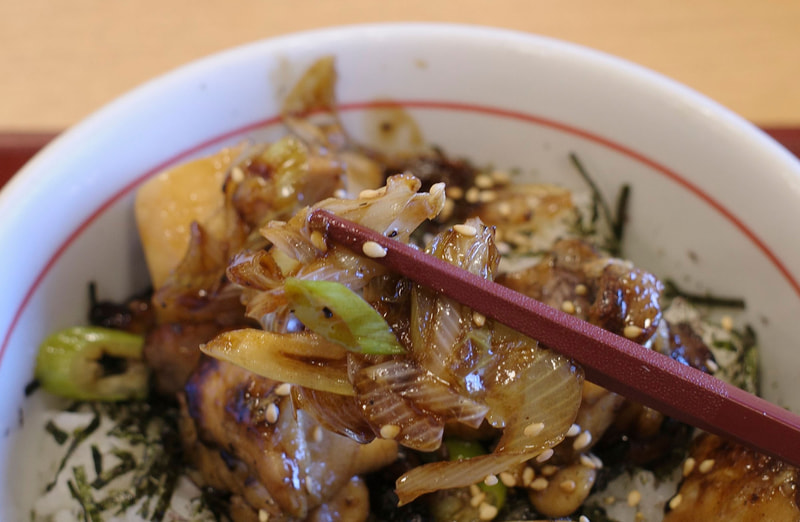 白ネギはタレの味を跳ね除けるほどに甘味がパワフル!