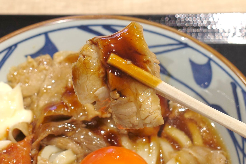 豚バラ肉は素材の持つ旨味はもちろんのこと、タレの味も含めて攻撃的で美味!