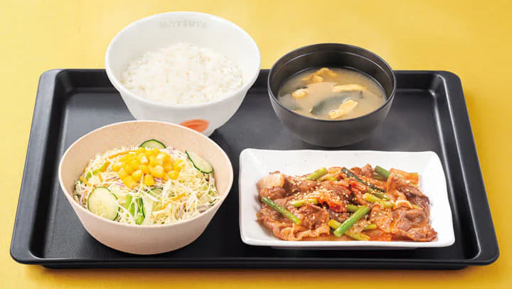 「牛焼肉ピリ辛炒め定食」(税込890円)