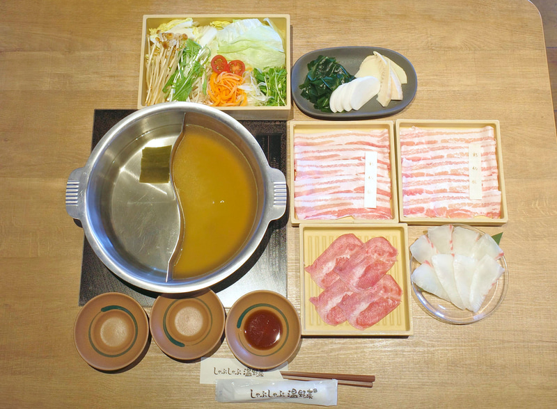 試食席には「鯛しゃぶ」「春野菜と味わう山形恵み豚しゃぶ」がスタンバイ!