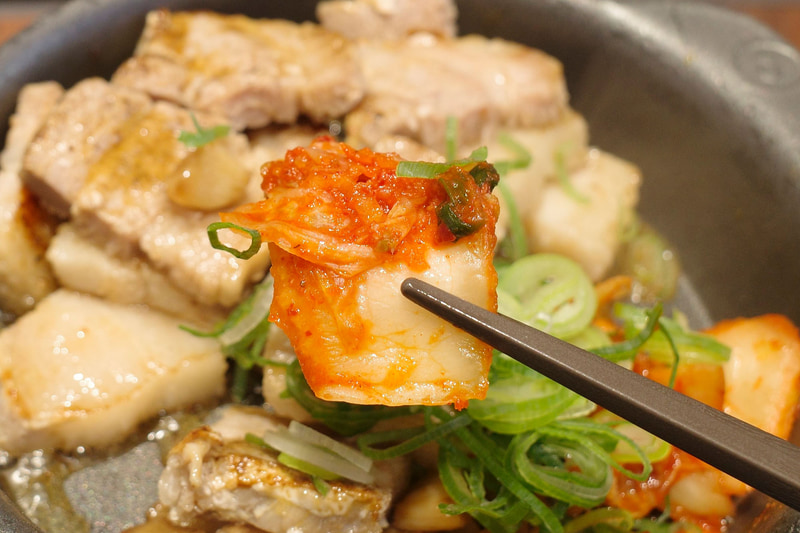 キムチは塩気はほどほどにメチャ辛!