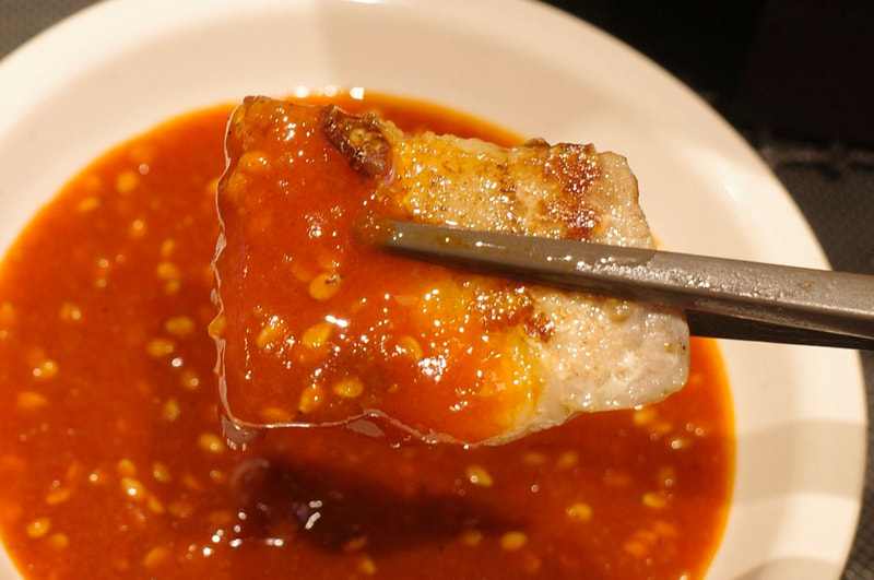 塩豚カルビは、コチュジャンたれをつけることで、ご飯のお供として最高に!