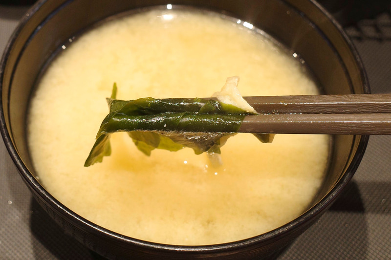 油揚げとわかめ入りのみそ汁でFINISH!