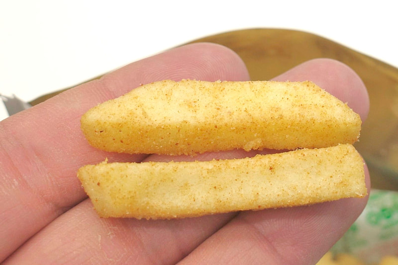 「モスバーガーポテト(テリヤキバーガーコク旨味)」は、カリカリポテトスナックにテリヤキソースとマヨネーズのフレーバーがまぶされて「テリヤキバーガー」らしさも実感しながらFINISH!