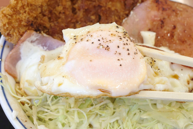 目玉焼きは白身と黄身の味がダブルで楽しめるのが吉!