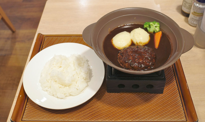 「THE職人ビーフハンバーグ ライスセット」は、注文してから10分ほどで登場!