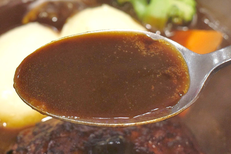 濃厚デミグラスソースは旨味こそストロングなものの塩気、酸味はほどほど!