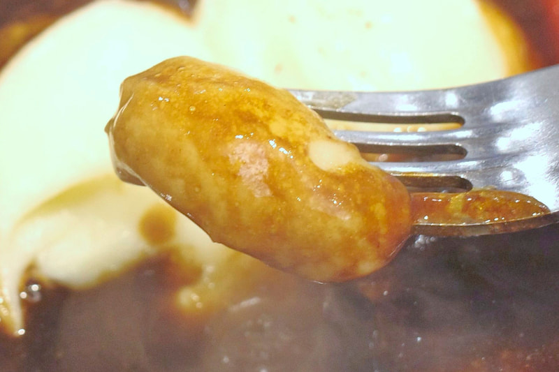 マッシュポテトはじゃがいもの素材感、バターのオイリーな旨味がひしめきあっているものの、早々にハンバーグとペアにして喰らいたいところ!