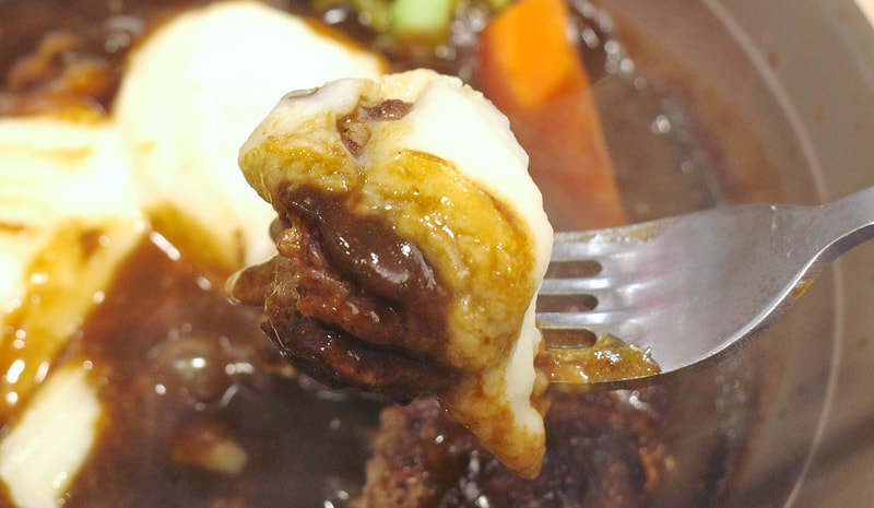 ハンバーグに濃厚デミグラスソースとマッシュポテトを組み合わせることでライスとの親和性の高さが急上昇!