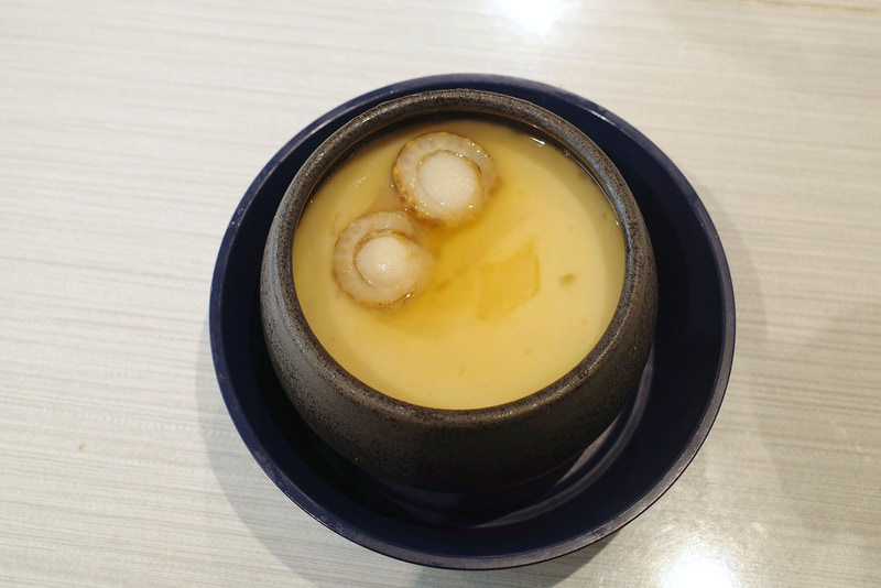 「たっぷりあさりと帆立のあんかけ茶碗蒸し」のほたて以外の具は蒸した溶き卵の中に潜んでいます!