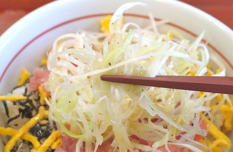 辛味強めな白髪ねぎに甘めのなか卯特製の塩だれがドレッシングのように絡んで中々旨し!