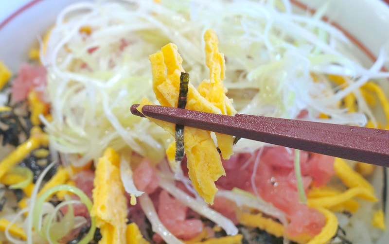 錦糸玉子はなか卯特製の塩だれとの相性も考えて下味はライト!