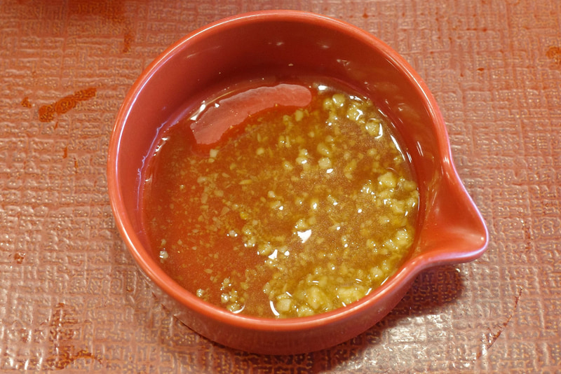 「ねぎ塩まぐろたたき丼」は、なか卯特製の塩だれがかかっていることも考慮して、醤油の量は少なめを推奨!