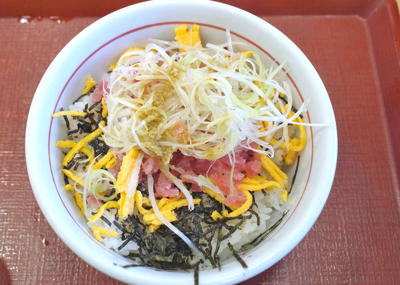わさび醤油を注ぎ終えたら食事を再開!