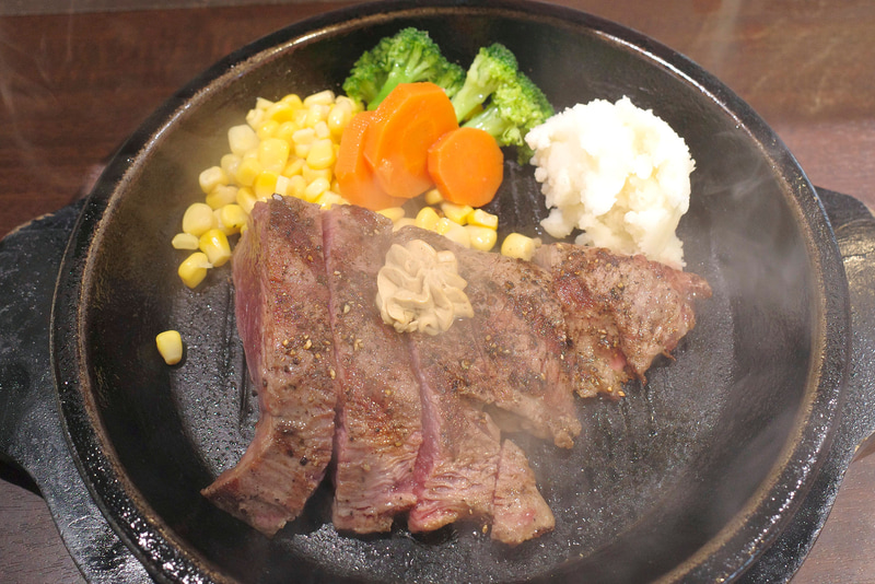 「US産ブレードミートステーキ 200g」は、厚み、カットサイズともどもグッド!