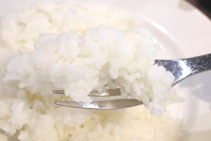 US産ブレードミートステーキを受け止める「ライス」はふっくらとした炊き加減!