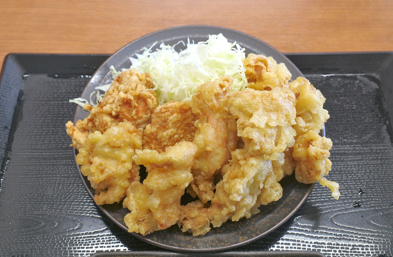 「とり天倍盛り合盛り定食」の主役はとり天!と、ハッキリ分かる潔いビジュアルに感動!