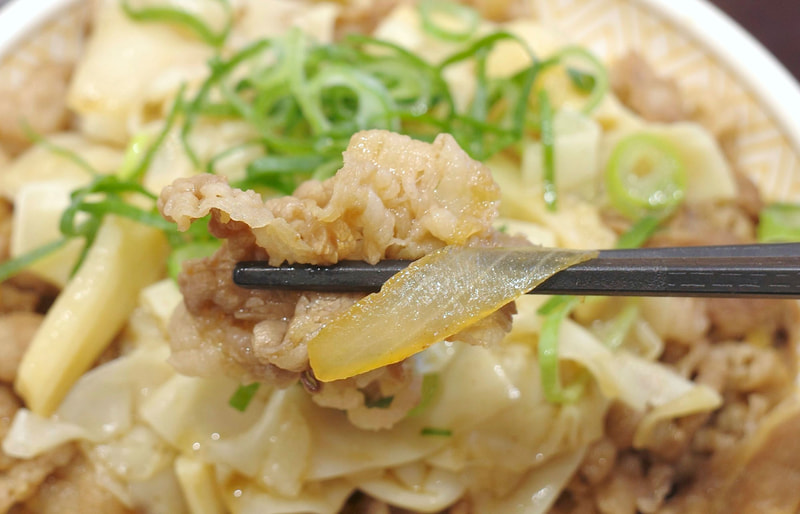 牛肉と玉ねぎは一口で思わずご飯が恋しくなるほどに味濃いめ!