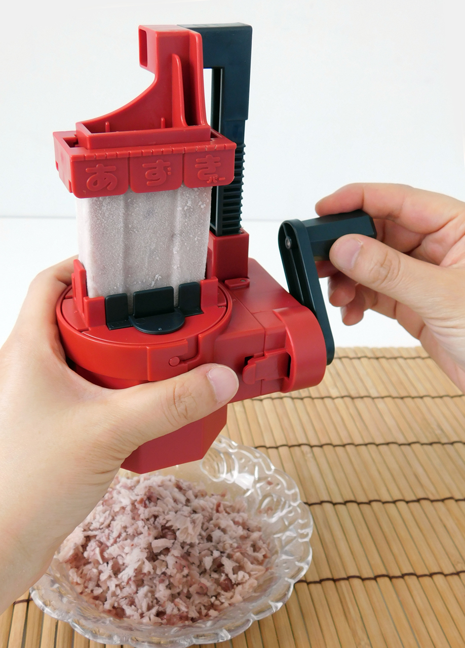 世界一固いアイス と噂の井村屋 あずきバー を削る 試作を重ねて完成した おかしなかき氷 井村屋あずきバー が本日29日 木 発売 固いなら 削ってみせよう あずきバー ネタとぴ